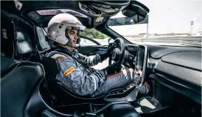  ??  ?? top The author on his way to a new lap record seated in beautifull­y crafted racing seats allowing for an optimal, low driving position.