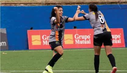  ?? CORTESÍA ?? Las mujeres respetan y celebran de larguito los goles. Son más ordenadas.