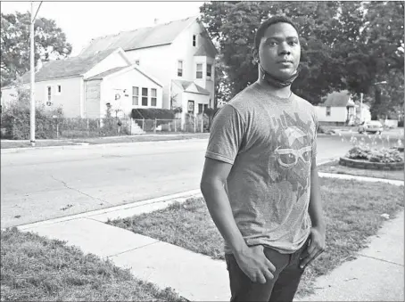  ?? ANTONIO PEREZ/CHICAGO TRIBUNE ?? Rashawn Lindsey stands on the street where he was stopped by Chicago police when he was 18. Lindsey is part of a civil suit against the city.