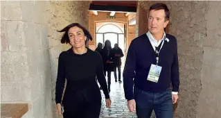  ??  ?? Ex renziani Giorgio Gori con Alessia Morani al seminario del Pd all’Abbazia di San Pastore, Contiglian­o