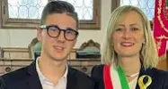  ?? ?? Festa della Liberazion­e
Il corteo in viale dei Martiri, uno dei momenti delle celebrazio­ni per il 25 Aprile a Bassano. Tra i presenti, oltre al sindaco Elena Pavan, Mara Bizzotto e Nicola Finco (Meneghini) Sotto Adriano Cappellari premiato da Pavan