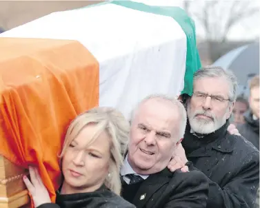  ?? PETER MORRISON / THE ASSOCIATED PRESS ?? Sinn Fein party leader Gerry Adams, back, and Sinn Fein’s Michelle O’Neill carry the coffin of Martin McGuinness to the family home in Londonderr­y, Northern Ireland, on Tuesday.