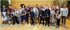  ?? Foto: Wieser ?? Beim Konzert junger Talente präsentier­ten sie im Gundremmin­ger Kulturzent­rum Musik auf außergewöh­nlichem Niveau. Am Ende erhielt jeder eine Rose.