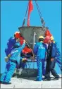  ?? CHEN JUNFENG / XINHUA ?? Workers pour cement to seal the roof of a building in the China-Belarus Industrial Park in June.