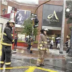  ??  ?? Tragedia. El centro comercial Andino de Bogotá se convirtió el escenario de caos y terror este sábado.