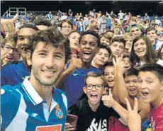  ?? FOTO:RCDE ?? Baño de multitudes Granero gozó de su primer día oficial como perico