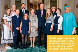  ?? ?? The Norwegian royal family, including princess Märtha Louise (third from left), and her parents, King Harald V and Queen Sonja (centre).