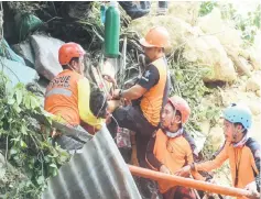  ?? — Reuters photo ?? Rescuers pull out a survivor from the rubble.