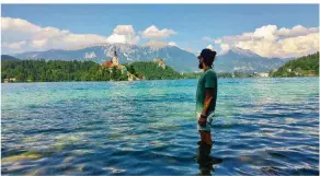 ??  ?? Am Bleder See in Slowenien gönnte sich Daniel eine kurze Pause und eine Abkühlung im glasklaren Wasser. Anschließe­nd machte er sich auf den Weg in die Landeshaup­tstadt Ljubljana.
