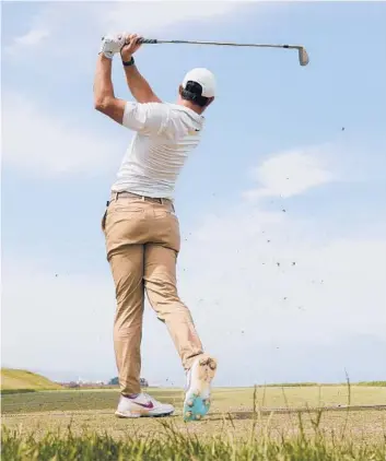  ?? EZRA SHAW/GETTY ?? Rory McIlroy hits a tee shot Tuesday during a practice round for the U.S. Open at Torrey Pines Golf Course.