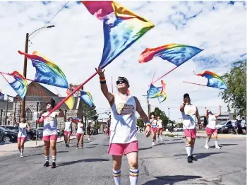  ?? ?? EL SÁBADO, la Era Disco integrante­s de la comunidad LGBT+ de El Paso desfilaron –como cada año– en la Edición 17 del Pride Parade, esta vez con la temática de