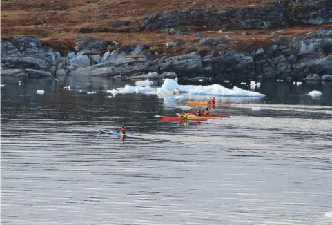  ?? ?? Kajaksejla­ds i Nuuk Fjord. Foto: Klaus Eskildsen/Visit Greenland