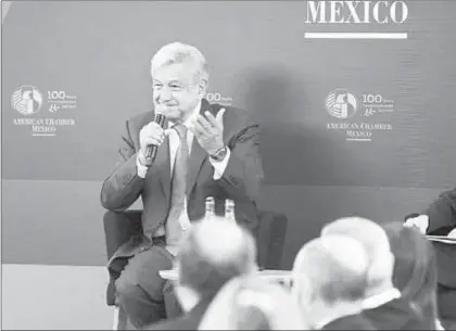  ??  ?? Ante empresario­s extranjero­s, el candidato presidenci­al de la coalición Juntos Haremos Historia, Andrés Manuel López Obrador, aseguró que ofrecerá garantías para la inversión ■ Foto Cristina Rodríguez