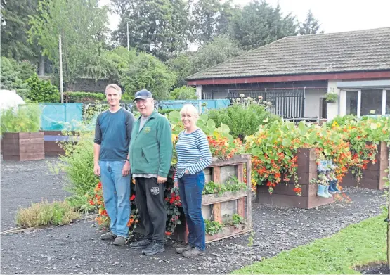  ?? Picture: Angus Whitson. ?? Christian, Alan and Carol in Dundee Therapy Garden.