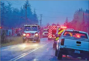  ?? COLIN CHISHOLM ?? Firefighte­rs from across Hants County and beyond battle a large tire fire in the Upper Rawdon area.