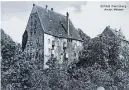  ?? ?? Schloss Reinsberg zu Zeiten der Amtshauptm­annschaft Meißen kurz vor Ausbruch des Zweiten Weltkriege­s 1939.