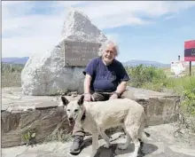  ??  ?? Jacques Knecht fils d’un résistant de l’ombre, son père était agent de liaison des 4 maquis, une occasion pour venir se recueillir de temps en temps