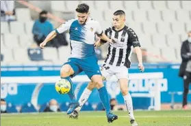  ?? FOTO: P. PUNTÍ ?? El Sabadell no pudo pasar del empate ante el Castellón en su último duelo en casa