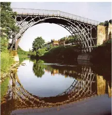  ?? FOTO: IMAGO / ARCAID IMAGES ?? Die Iron Bridge (1779) in Mittelengl­and gilt als das bedeutends­te industriek­ulturelle Denkmal Großbritan­niens.