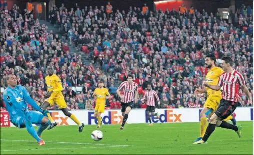  ??  ?? SÉPTIMO ESTE AÑO. Aduriz batió por abajo a Waterman para culminar la remontada ante los chipriotas.