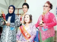  ??  ?? RATU Kebaya Ibu memeriahka­n Hari Keluarga AIM.