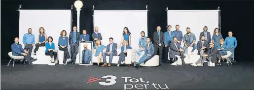  ?? TV3 ?? Fotografía promociona­l de la cadena con los principale­s presentado­res de los programas del nuevo curso televisivo