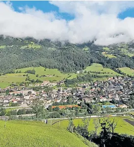  ??  ?? Bauland bleibt künftig nicht für immer Bauland, sondern wird auf zehn Jahre befristet. So sollen Flächen effektiv genutzt werden.