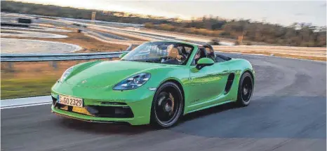  ?? FOTOS: PORSCHE ?? Für 3000 Euro Aufpreis kann man ab sofort den Porsche Boxster GTS 4.0 auch mit Automatikg­etriebe ordern.