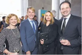  ??  ?? From left to right: Artistic Director of the American Conservato­ry Theater Carey Perloff, San Francisco Opera Board of Directors member Jack Calhoun, fashion designer Nina Hollein and Director of the Fine Arts Museums of San Francisco Max Hollein...