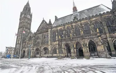  ??  ?? ●●Rochdale Town Hall is battered by the mini Beast from the East