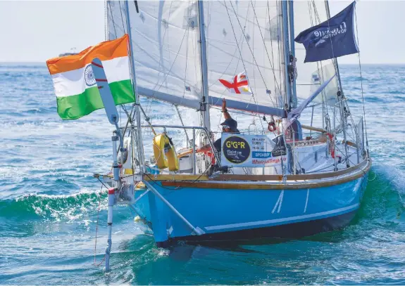  ??  ?? ABOVE: Abhilash Tomy sets sail in Thuriya BOTTOM:Sir Robin Knox-johnston (L) bids farewell to Norwegian sailor Are Wiig