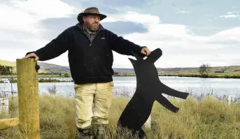  ?? PHOTO: STEPHEN JAQUIERY ?? Cunning as well as culling . . . Farmer Drew Dundass with a geesedeter­ring coyote silhouette.