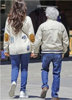  ??  ?? Matching: The couple wore jeans and light tops