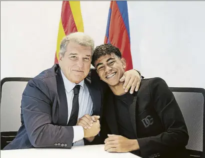  ?? FOTO: FC BARCELONA ?? Joan Laporta y Lamine Yamal, en octubre tras firmar la renovación con el Barça hasta 2026