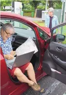  ?? PHOTO BY T. HARTE ?? Jack D. Smith and his wife, Davina Smith, charging their 2019 Nissan Leaf SV Plus at an EVgo charging station.