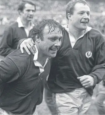  ?? ?? Jim Aitken and Colin Deans celebrate the 32-9 win over Ireland in 1984 which sealed the Triple Crown. Left, Bundee Aki will be a huge threat today