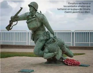  ?? ?? Escultura en honor a los soldados aliados que lucharon en la playa de Omaha (Saint-Laurent-sur-Mer).