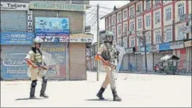  ?? PTI ?? Security personnel patrol a street at Budshah Chowk in Srinagar on Tuesday.