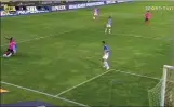  ?? ?? Murillo, descaído na direita, tenta entrar na área do FC Porto mas Zaidu acaba por cortar a bola para canto. Contudo, as imagens mostram que o lateral toca primeiro no adversário.