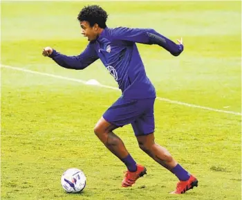  ?? MARK HUMPHREY AP ?? Weston McKennie works out Tuesday during practice in preparatio­n for the United States’ game vs. Jamaica.