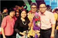  ??  ?? Jia Jun (second from right) proudly showing the medal he won in the 11th ASEAN Skills Competitio­n together with TAR UC lecturers.