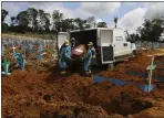  ?? EDMAR BARROS — THE ASSOCIATED PRESS FILE ?? On Jan. 6, cemetery workers carry the remains of 89-year-old Abilio Ribeiro, who died of the coronaviru­s, to the Nossa Senhora Aparecida cemetery in Manaus, Amazonas state, Brazil.