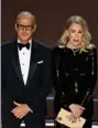 ?? ?? Pittsburgh native Michael Keaton, left, and fellow actor Catherine O’Hara