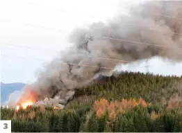  ?? PHOTOS COURTOISIE CIHO FM ?? 1. et 2. Plus d’une vingtaine de pompiers ont combattu les flammes qui ont ravagé la porcherie maternité de Viandes biologique­s de Charlevoix hier. 3. L’incendie était visible de loin. 3