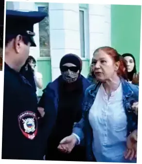  ?? ?? Face of fury: A demonstrat­or confronts police in Dagestan