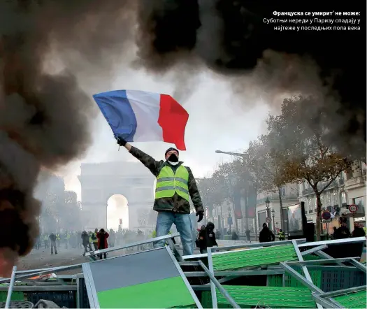  ??  ?? Француска се умирит’ не може: Суботњи нереди у Паризу спадају у
најтеже у последњих пола века