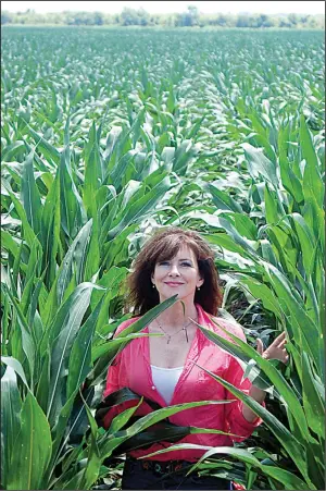  ?? Arkansas Democrat-Gazette/STEPHEN STEED ?? Mary Blackmon took control of the family farm at Wilmot in 2008, adding agricultur­e to a successful internet marketing career, in a town with no internet access.