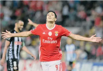  ?? /GETTY IMAGES ?? Raúl Jiménez abre los brazos y grita su gol en el Estadio de Madeira.