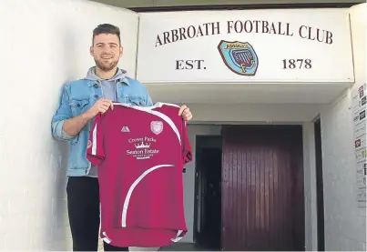  ?? Picture: Paul Reid. ?? Dundee defender Kerr Waddell, who was mentored by John Mcglashan, with the shirt.