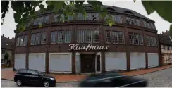  ?? Foto: dpa/Jens Büttner ?? Trübe Aussichten: das Karstadt-Kaufhaus in Dömitz an der Elbe